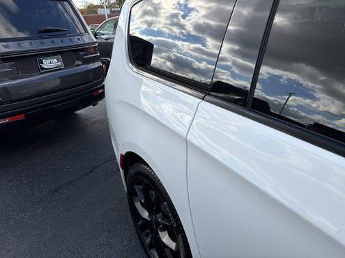 2023 Chrysler Pacifica Touring-L