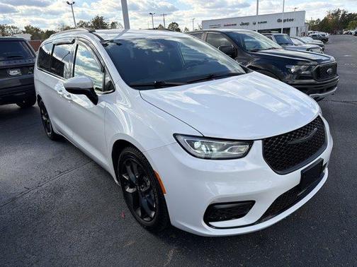 2023 Chrysler Pacifica Touring-L