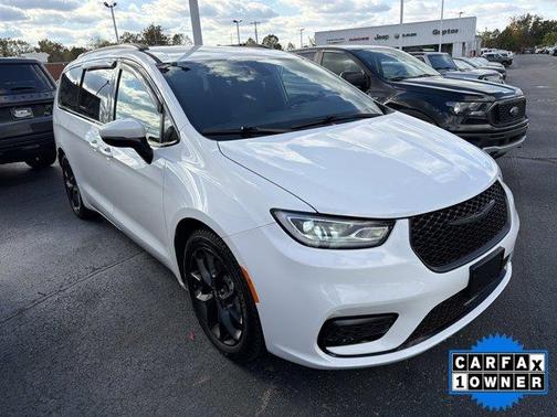 2023 Chrysler Pacifica Touring-L