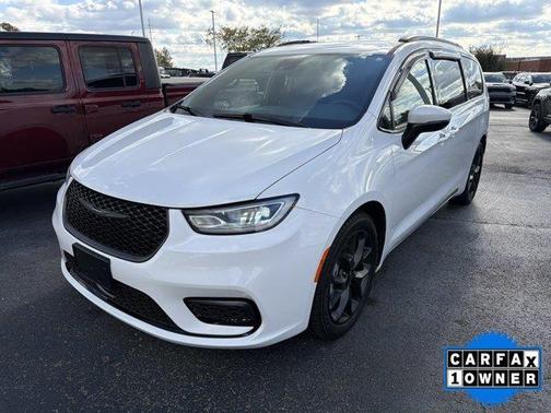 2023 Chrysler Pacifica Touring-L