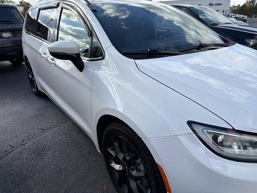 2023 Chrysler Pacifica Touring-L