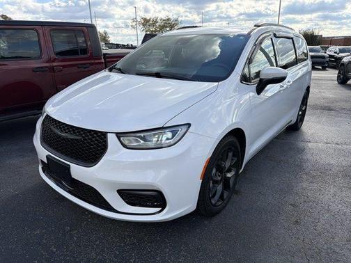 2023 Chrysler Pacifica Touring-L