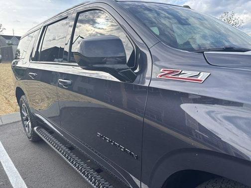 Dark Ash Metallic 2022 Chevrolet Suburban Z71