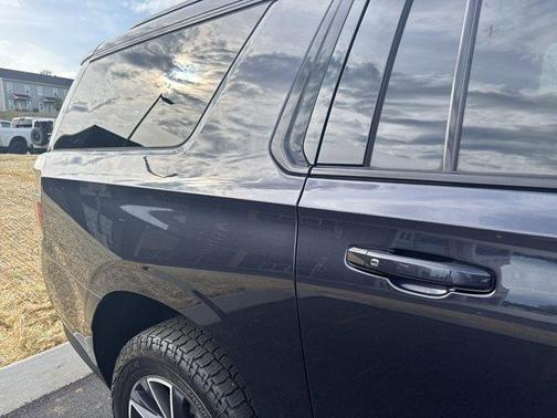 Dark Ash Metallic 2022 Chevrolet Suburban Z71