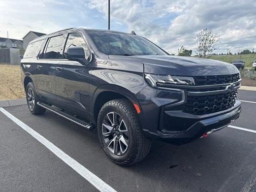 Dark Ash Metallic 2022 Chevrolet Suburban Z71