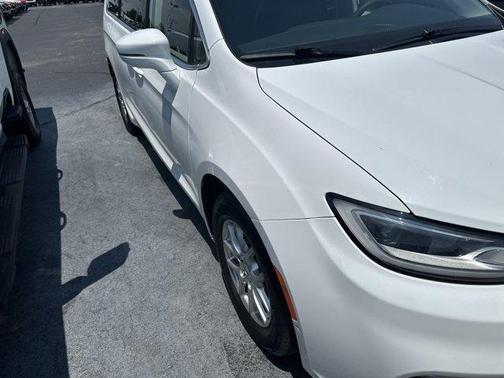 2022 Chrysler Pacifica Touring-L
