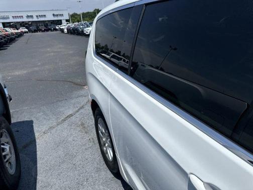 2022 Chrysler Pacifica Touring-L
