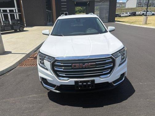 Summit White 2024 GMC Terrain SLT