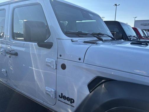 2026 Jeep Gladiator Sport