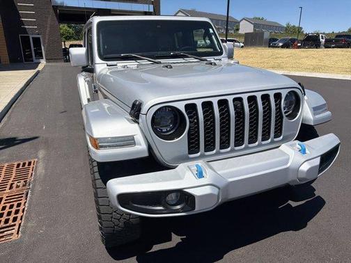 Silver Zynith Clearcoat 2023 Jeep Wrangler 4xe Sahara