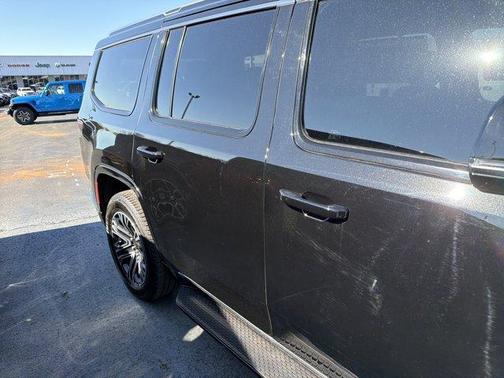 2024 Jeep Wagoneer Base