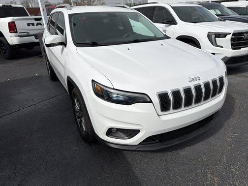 Bright White Clearcoat 2019 Jeep Cherokee Latitude Plus