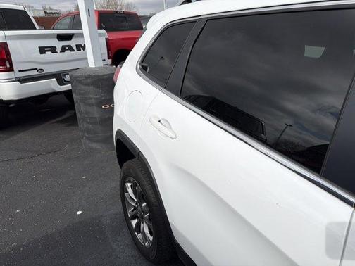 Bright White Clearcoat 2019 Jeep Cherokee Latitude Plus