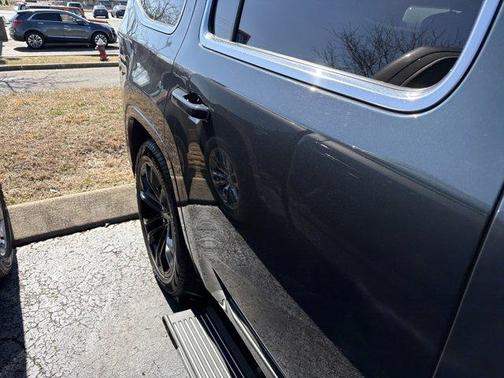 2023 Jeep Grand Wagoneer Base