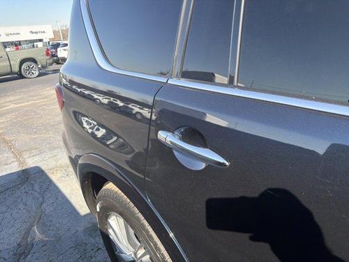 2023 INFINITI QX80 Luxe