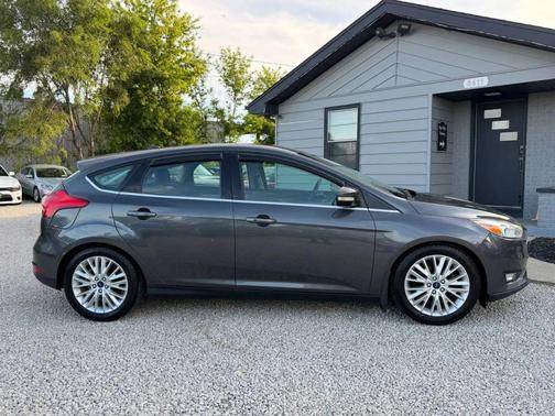 White Platinum Metallic Tri-Coat 2017 Ford Focus Titanium