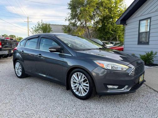 White Platinum Metallic Tri-Coat 2017 Ford Focus Titanium