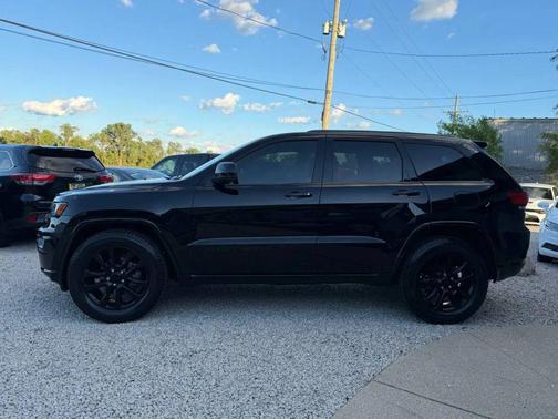 Diamond Black Crystal Pearlcoat 2018 Jeep Grand Cherokee Altitude