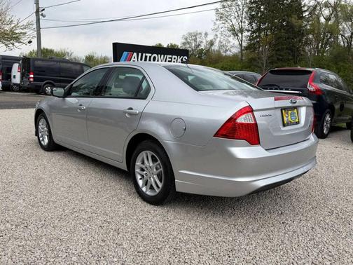 Ingot Silver Metallic 2012 Ford Fusion SE