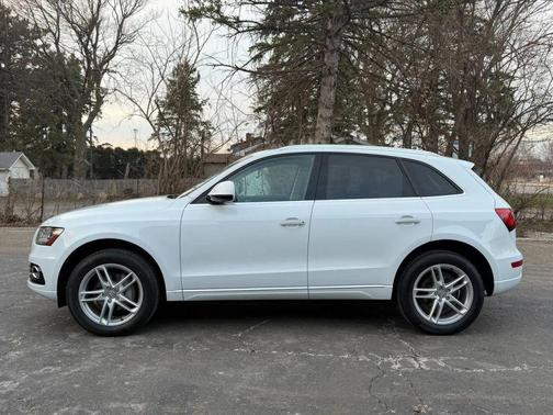 White 2017 Audi Q5 2.0T Premium