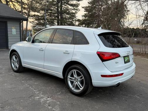 White 2017 Audi Q5 2.0T Premium