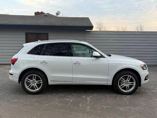 White 2017 Audi Q5 2.0T Premium