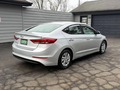 2018 Hyundai ELANTRA SE