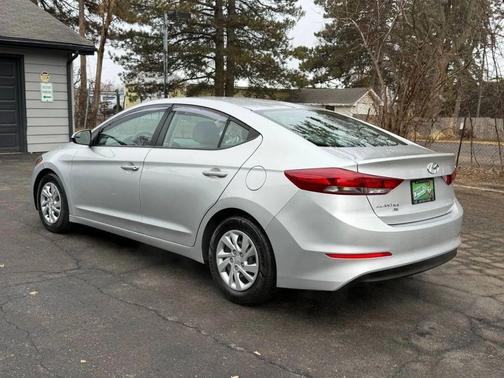 2018 Hyundai ELANTRA SE