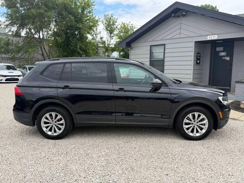 Deep Black Pearl 2019 Volkswagen Tiguan 2.0T S 4MOTION