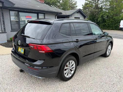 Deep Black Pearl 2019 Volkswagen Tiguan 2.0T S 4MOTION