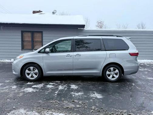 2017 Toyota Sienna LE