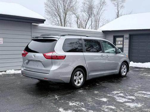 2017 Toyota Sienna LE