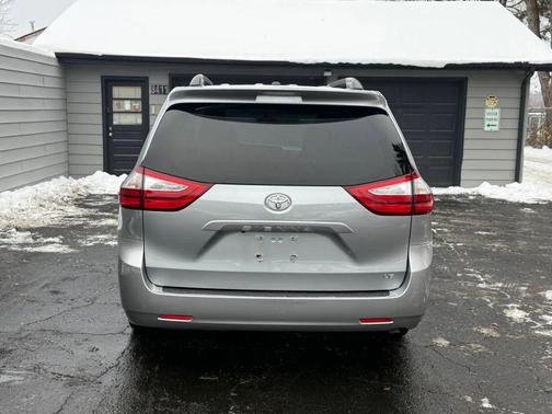 2017 Toyota Sienna LE