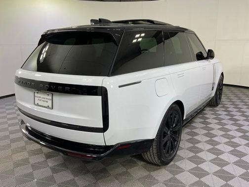 2025 Land Rover Range Rover P550e SE