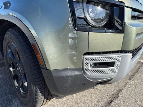 2022 Land Rover Defender 110 SE