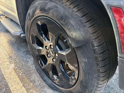 2022 Land Rover Defender 110 SE