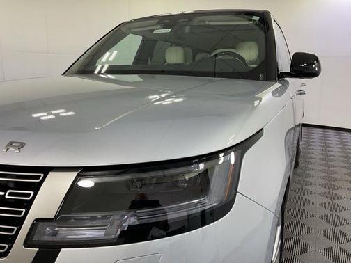 2025 Land Rover Range Rover P400 SE