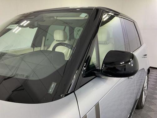 2025 Land Rover Range Rover P400 SE