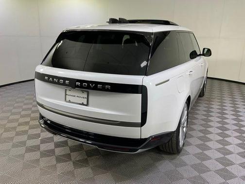 Ostuni Pearl White 2026 Land Rover Range Rover P530 SE 7 Seat
