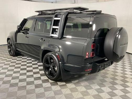 2024 Land Rover Defender P400 X-Dynamic SE