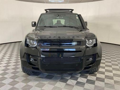 2024 Land Rover Defender P400 X-Dynamic SE
