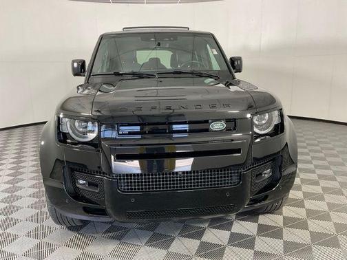 2024 Land Rover Defender P400 X-Dynamic SE