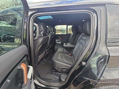 2023 Land Rover Defender X-Dynamic SE