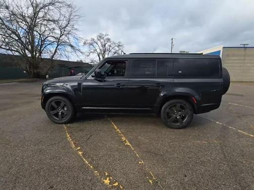 2023 Land Rover Defender X-Dynamic SE