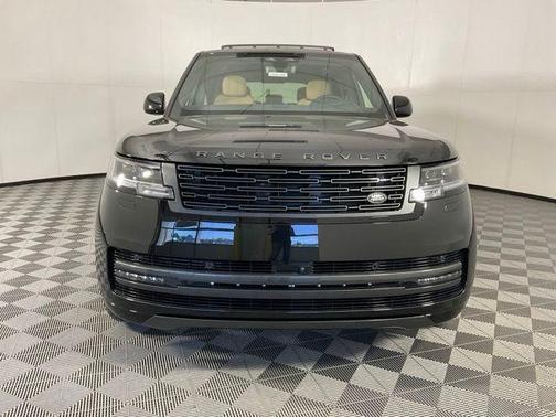 Santorini Black 2026 Land Rover Range Rover P400 SE