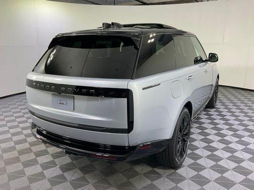 2025 Land Rover Range Rover P530 SE