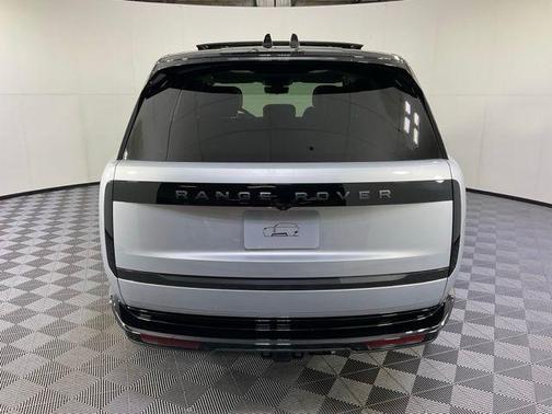 2025 Land Rover Range Rover P530 SE