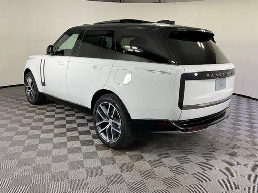 2025 Land Rover Range Rover P550e SE