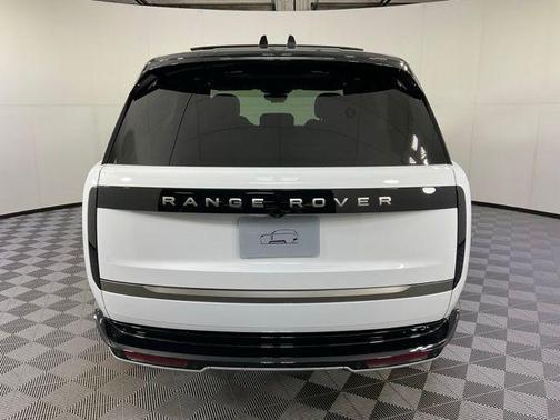 2025 Land Rover Range Rover P550e SE