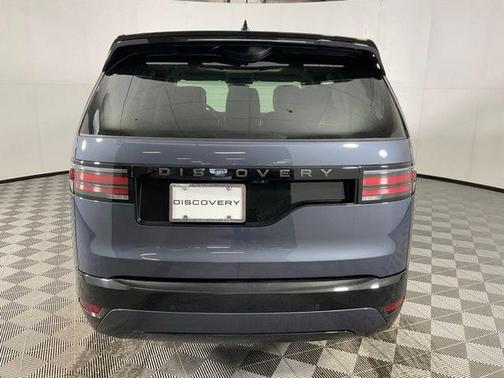 Varesine Blue 2026 Land Rover Discovery Dynamic SE